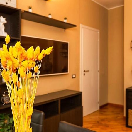Sunny & Updated Flat With Panoramic City View 50M From M4 Stop Мілан Екстер'єр фото