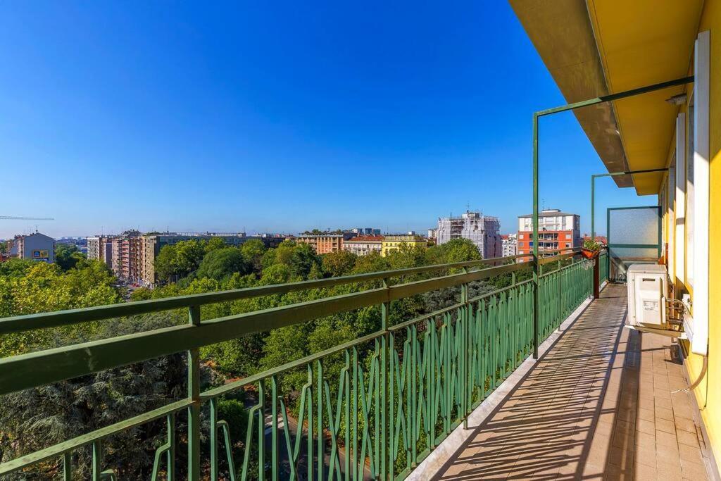 Sunny & Updated Flat With Panoramic City View 50M From M4 Stop Мілан Екстер'єр фото