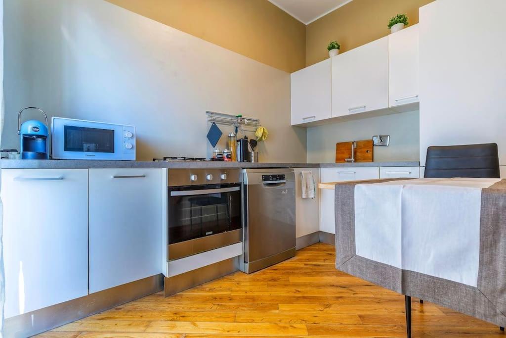 Sunny & Updated Flat With Panoramic City View 50M From M4 Stop Мілан Екстер'єр фото