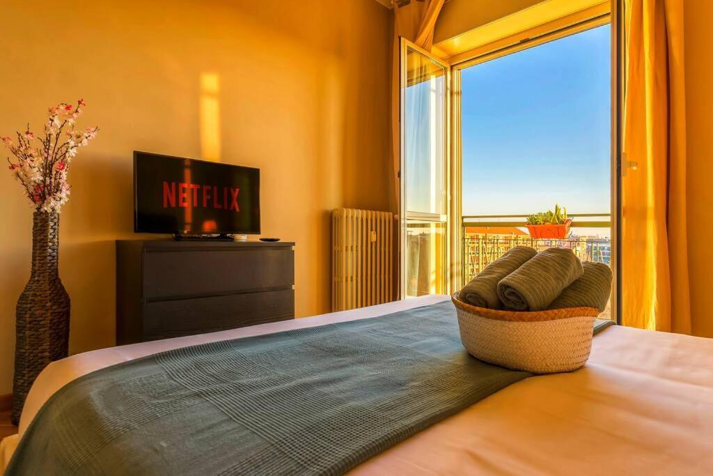 Sunny & Updated Flat With Panoramic City View 50M From M4 Stop Мілан Екстер'єр фото