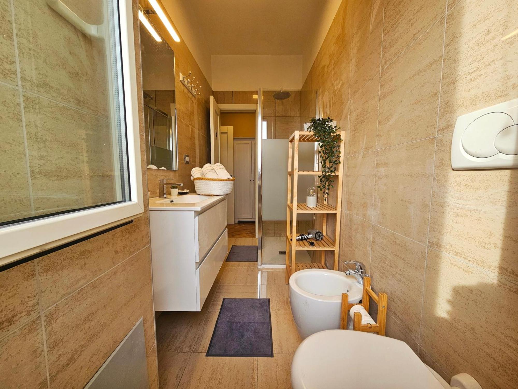 Sunny & Updated Flat With Panoramic City View 50M From M4 Stop Мілан Екстер'єр фото